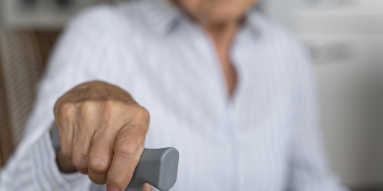 Alta incidência de quedas expõe vulnerabilidade dos idosos no Brasil