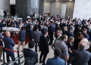 Corpo de ex-delegado-geral executado em Praia Grande é velado na Alesp