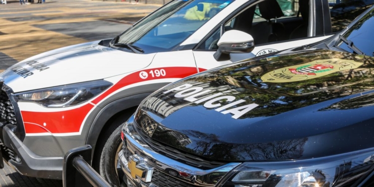 Polícia cumpre 8 mandados de busca e apreensão no caso do ex-delegado assassinado