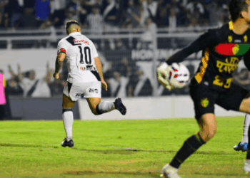 Ponte Preta vence Brusque com pênalti no fim e assume liderança do grupo na Série C