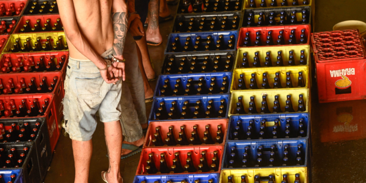 Operação da GM em Campinas desmonta esquema de falsificação de bebidas