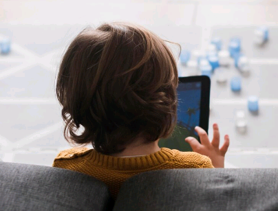 Artigo – Crianças conectadas, riscos reais: o que você precisa saber sobre os apps mais usados pelos jovens – por  Natalia Santos