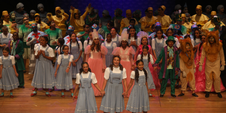 Projeto Arte e Cultura Territórios apresenta os musicais ‘O Mágico de Oz’ e ‘Pluft, o Fantasminha’