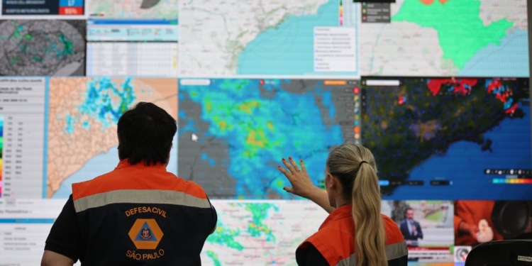 Defesa Civil alerta: nova frente fria traz risco de chuva forte, ventania e granizo