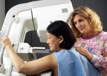 Outubro Rosa: Quando devo fazer mamografia? Entenda a importância do exame