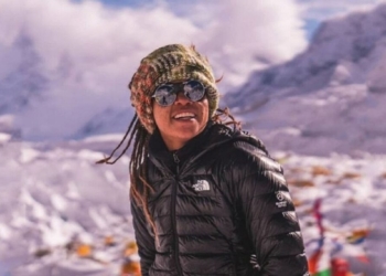 “O tempo é determinante”, diz Aretha Duarte sobre 200 presos no Everest após nevasca