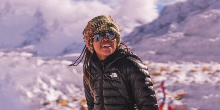 “O tempo é determinante”, diz Aretha Duarte sobre 200 presos no Everest após nevasca