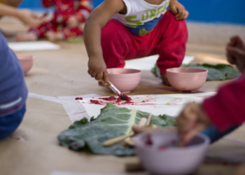 Projeto Brincar com Cores realiza ateliês de pintura para crianças de até 3 anos em Campinas