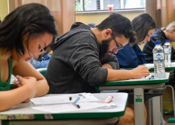 Escolas estaduais de SP aplicam provas do Saeb nesta segunda-feira (20)