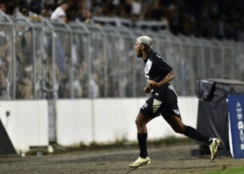 Ponte Preta vence Guarani, garante vaga na final e mantém o rival na Série C