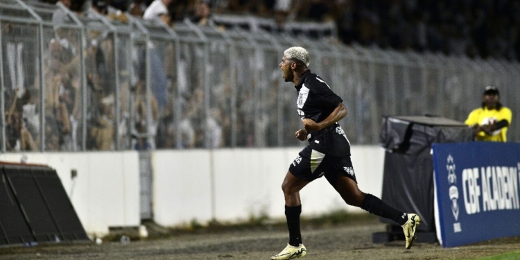 Ponte Preta vence Guarani, garante vaga na final e mantém o rival na Série C