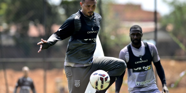 Zagueiro campeão da Série C aciona a Ponte Preta na Justiça por salários atrasados