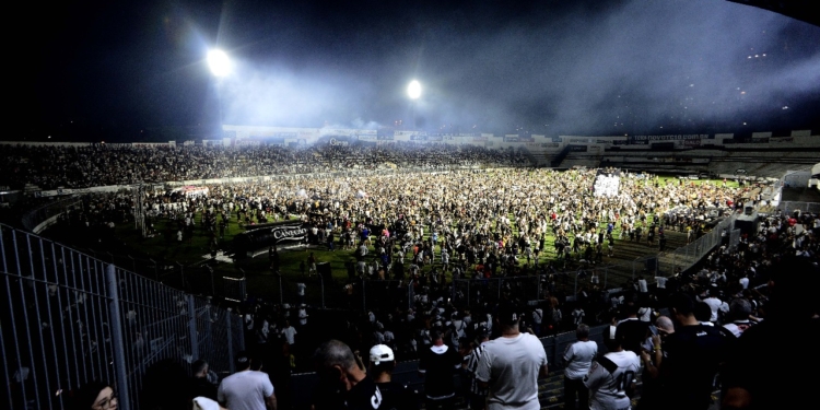 Ponte Preta vira destaque em jornal argentino após título e invasão no Majestoso