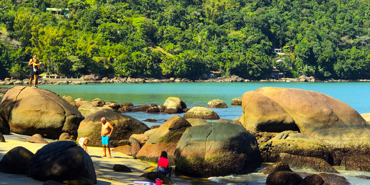 Conheça 10 trilhas em Ubatuba para desbravar em meio à natureza e cachoeiras