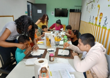 A Arte de Educar com Inclusão chega a Vinhedo: cuidar de quem cuida