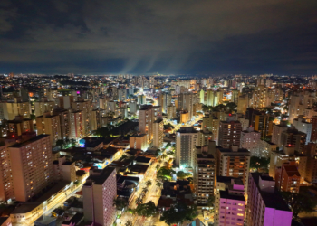 Plataforma multimídia de notícias, análise e serviço