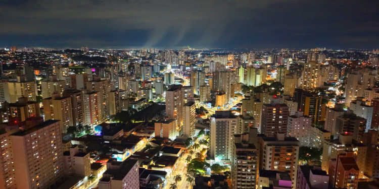 Plataforma multimídia de notícias, análise e serviço
