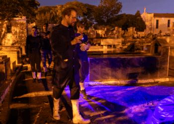 Jaguariúna intensifica combate a escorpiões com uso de lanternas de luz violeta