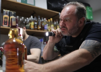 Polícia de SP aponta dois postos como origem de contaminação de bebidas por metanol