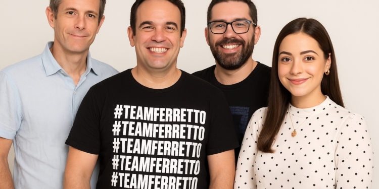 Conheça professora de Campinas que, por meio da internet, inova forma de ensino