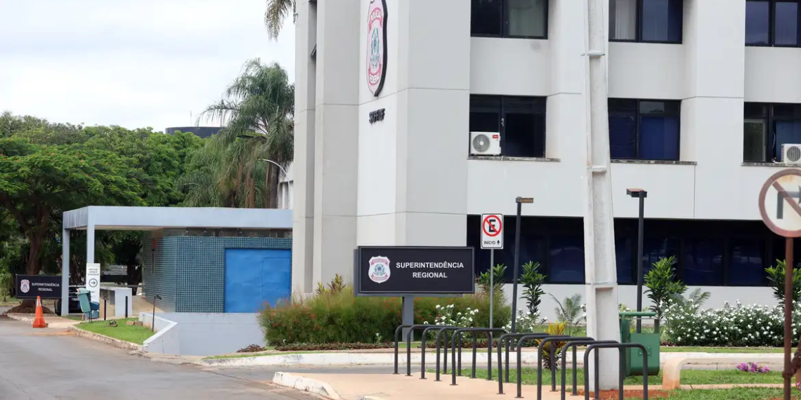 STF determina início da pena de Bolsonaro em regime fechado