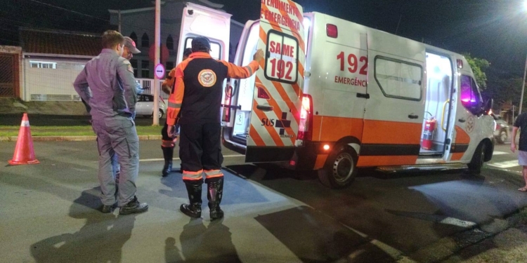 Motorista bêbado atropela pedestre e bate em muro após perseguição da polícia