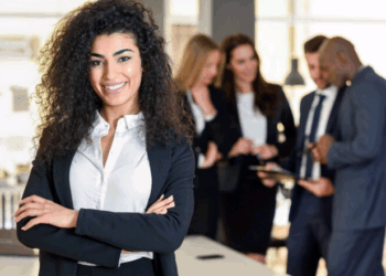 Ser, Fazer e Inspirar: os bastidores da presença executiva – por Karine Camuci, com participação de Gracia Arnosti