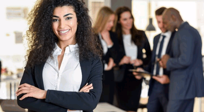 Ser, Fazer e Inspirar: os bastidores da presença executiva – por Karine Camuci, com participação de Gracia Arnosti