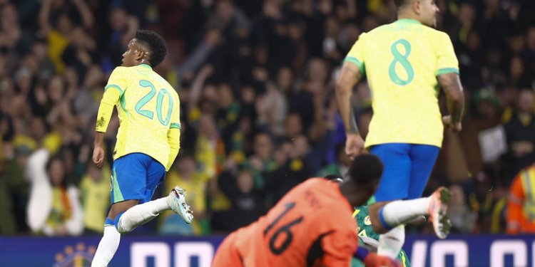 Brasil derrota Senegal por 2 a 0 em amistoso em Londres