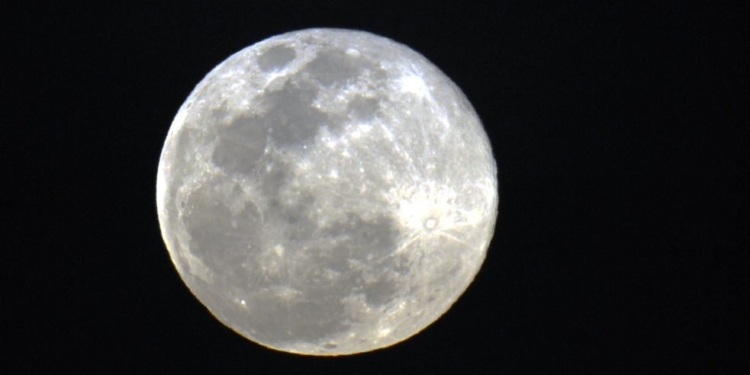 Segunda superlua do ano poderá ser vista no Brasil por 3 dias