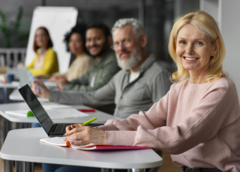 Rede pública de Campinas tem salto de 271% no número de alunos 45+ em uma década