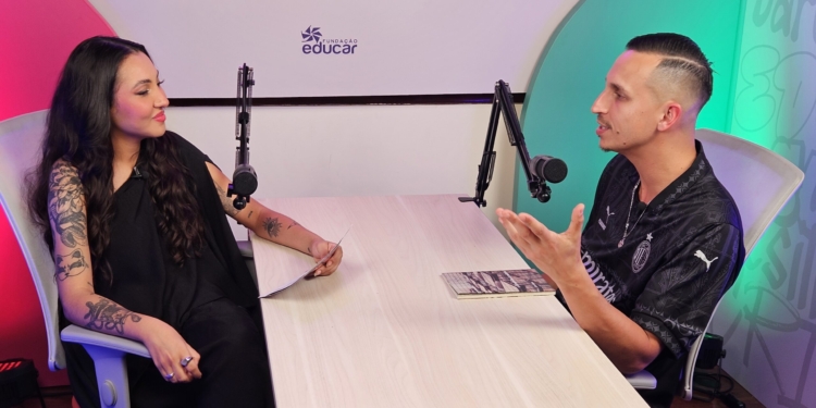 O slam como resistência poética é o tema do novo episódio do podcast Os Incomodados