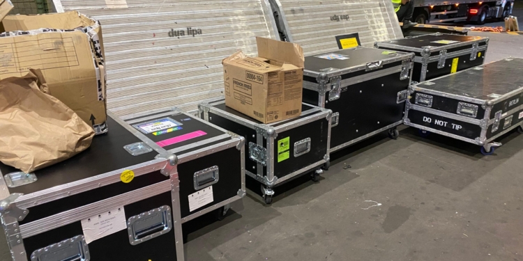 Viracopos recebe equipamentos para o show da cantora Dua Lipa
