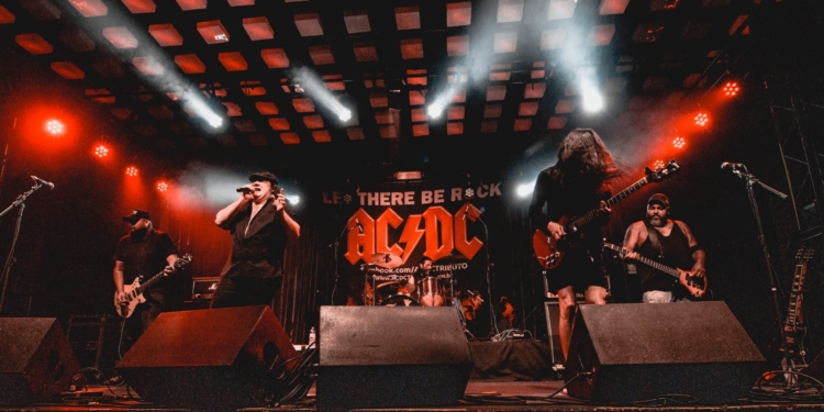 ACDC Cover Brasil mantém viva a energia dos clássicos do rock