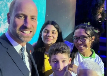 Estudante da Etecap guarda lembrança histórica com príncipe em evento ambiental