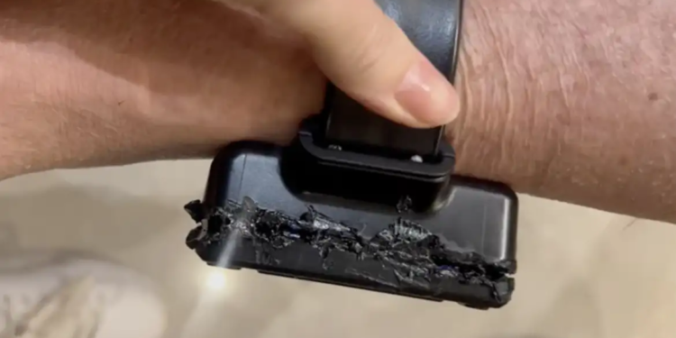 Bolsonaro tentou abrir tornozeleira com ferro de solda, diz relatório