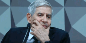 Moraes pede comprovação do histórico clínico de Augusto Heleno