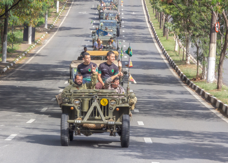 Coluna da Vitória celebra 80 anos do retorno dos pracinhas em evento no Campo dos Amarais