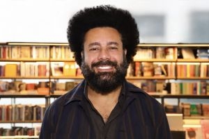 Vini Rigoletto lança livro infantojuvenil com simbologismo da Consciência Negra