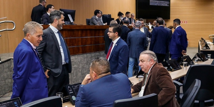 Câmara de Campinas vota bônus aos servidores da Educação em reunião extraordinária