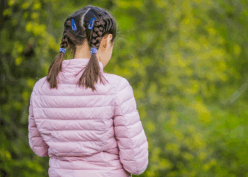 Artigo: Um país que vira as costas às meninas – por Cynthia Betti