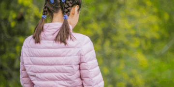 Artigo: Um país que vira as costas às meninas – por Cynthia Betti