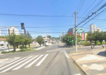 Motociclista morre após colisão com caminhão de lixo na Avenida Orozimbo Maia