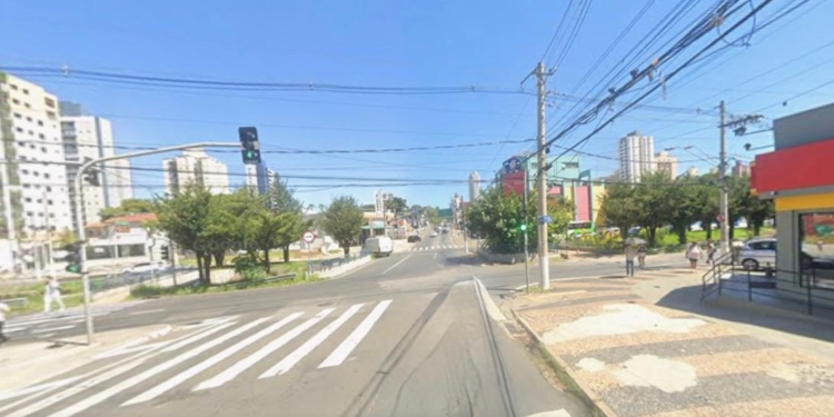 Motociclista morre após colisão com caminhão de lixo na Avenida Orozimbo Maia