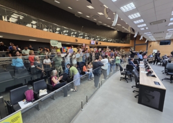 Aliados de Otto protocolam investigação que pode afastá-lo sem cassação