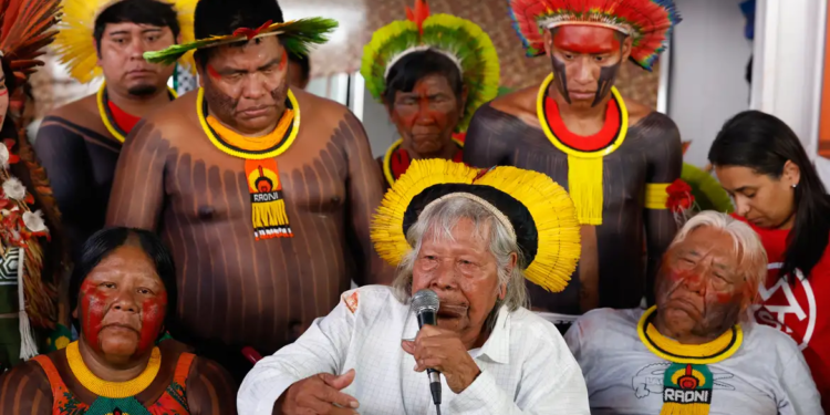 Cacique Raoni critica exploração de petróleo na Amazônia durante COP30
