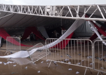 Uma pessoa morre e 40 se ferem em queda de estrutura durante festa no interior paulista