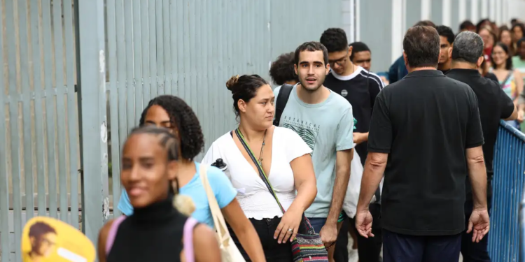 Enem 2025: cerca de 70% dos inscritos fizeram as duas etapas da prova