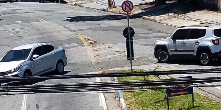 Uso de faixa exclusiva e retorno proibido lideram infrações na Avenida das Amoreiras