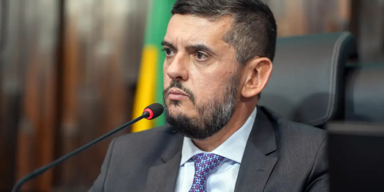 Presidente da Alerj é preso pela PF por vazamento de operação sigilosa